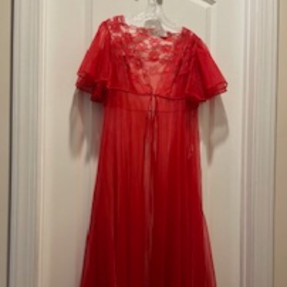 Red Nightgown Set - Picture 4 of 5